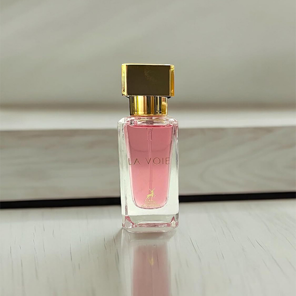 عطر جیبی زنانه لا ووی الحمبرا