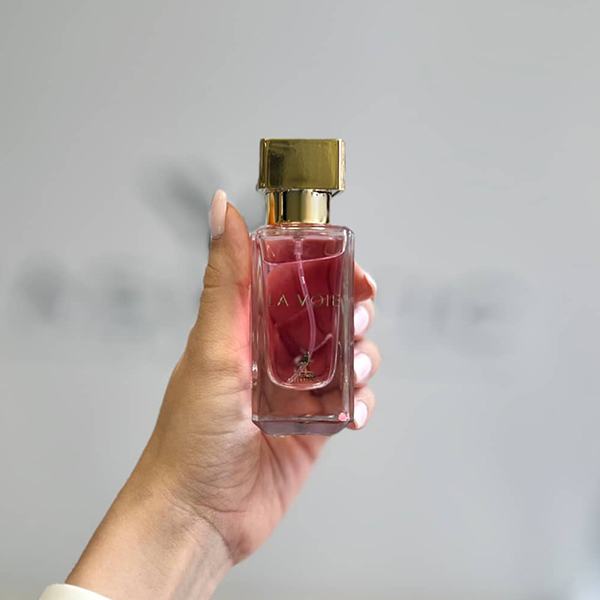 عطر جیبی زنانه لا ووی الحمبرا